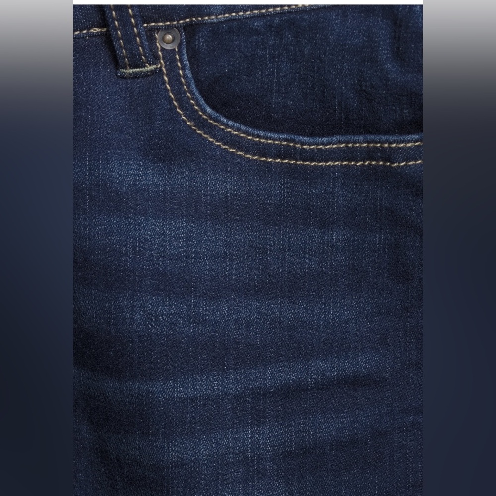 Time and Tru Women’s Mid Rise Straight Jeans, 29" Inseam, size 12 - Picture 4 of 9
